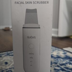 Gray Facial Skin Scrubber